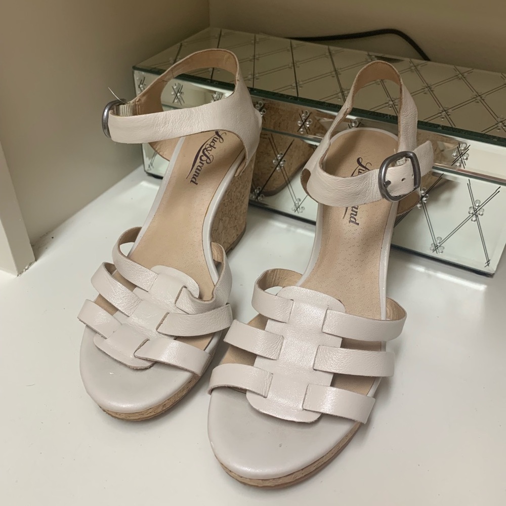 🦋Cream wedges